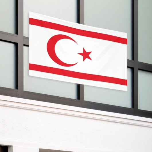 北キプロス国旗 横断幕 (ビルの外側)