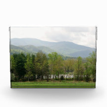 北ジョージア山脈と川のブロック写真