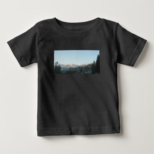 北ロッキー山脈の森 ベビーTシャツ (正面)