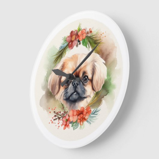 北京犬のクリスマスリース フェスティブな犬 ラージ壁時計 (傾斜)