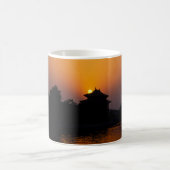 北京、中国の紫禁城の夕焼け コーヒーマグカップ (中央)