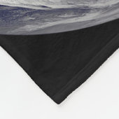 北半球の春の初日。 フリースブランケット (角)