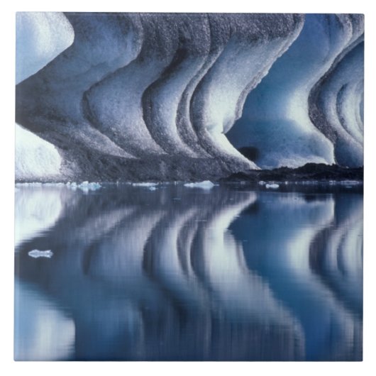 北大西洋、アイスランド、ブリオアメルクルジョカル2 タイル (正面)