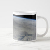 北太平洋に注がれた月の影。 ジャンボコーヒーマグカップ (右)
