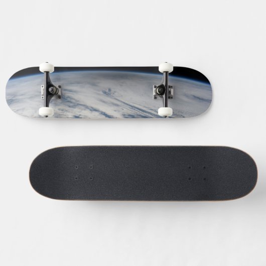 北太平洋に注がれた月の影。2 スケートボード (横)