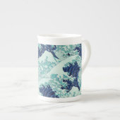 北斎ブルー波のパターン ボーンチャイナマグカップ (正面右)