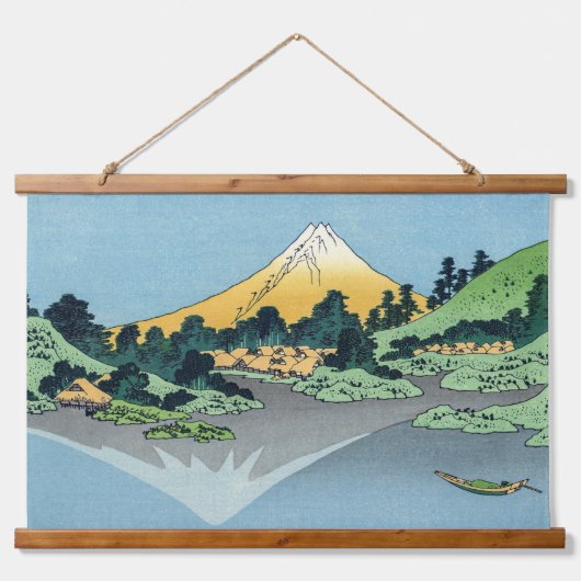 北斎 – 山富士河口湖で反射 吊り下げ型タペストリー (正面)