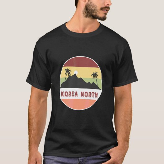北朝鮮の山とヤシの木 Tシャツ (正面)