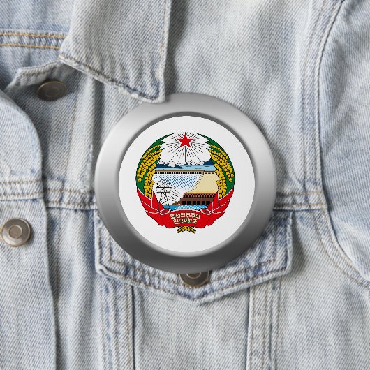 北朝鮮の紋章付き外衣 缶バッジ (インサイチュ)