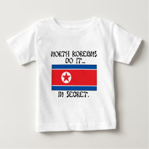 北朝鮮人は秘密裏にやるのよ… ベビーTシャツ