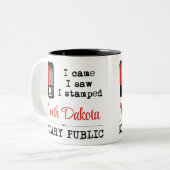 北来ダコタ州の公証人が刻印された ツートーンマグカップ (正面左)
