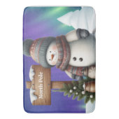 北極の可愛い雪だるまと北極の光 バスマット (正面縦)