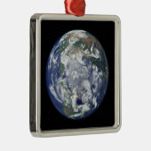 北極を中心とした完全に照らされた地球 メタルオーナメント (右)