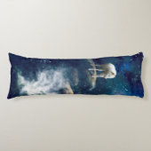 北極オオカミのムーンストライダー ボディピロー (正面)