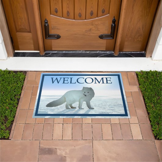 北極キツネ – ようこそ ドアマット (室外)
