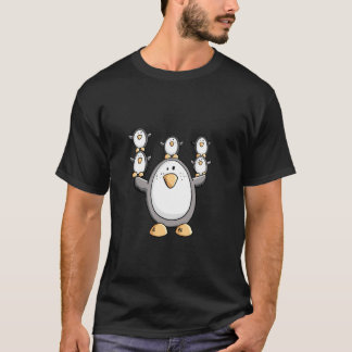 北極ペンギンの家族のキャラクター キュートな冬の動物A Tシャツ