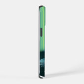 北極光の下のヴァイキングの船 iPhone 15ケース (右側面)