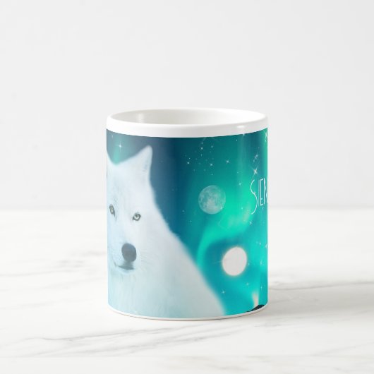 北極圏のオオカミと北極光を持つ幻想的な夜 コーヒーマグカップ (中央)