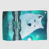 北極圏のオオカミと北極光を持つ幻想的な夜 ゴルフタオル (横)