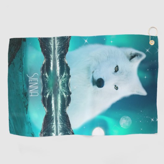 北極圏のオオカミと北極光を持つ幻想的な夜 ゴルフタオル (横)