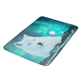 北極圏のオオカミと北極光を持つ幻想的な夜 バスマット (アングル)