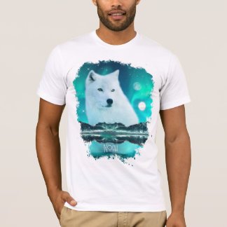 北極圏のオオカミと北極光を持つ幻想的な夜 Tシャツ
