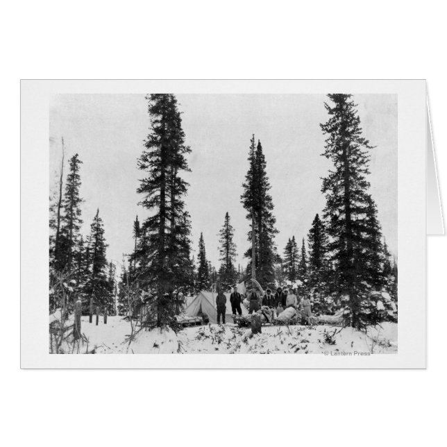 北極圏の北に位置するスノーキャンプ (正面横)