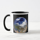 北極圏を示す地球の眺め マグカップ (左)