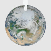 北極圏、ヨーロッパ、アジアを示す地球。 オーナメント (裏面)