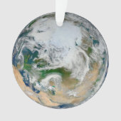 北極圏、ヨーロッパ、アジアを示す地球。 オーナメント (正面)
