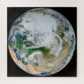 北極圏、ヨーロッパ、アジアを示す地球。 ジグソーパズル (縦)