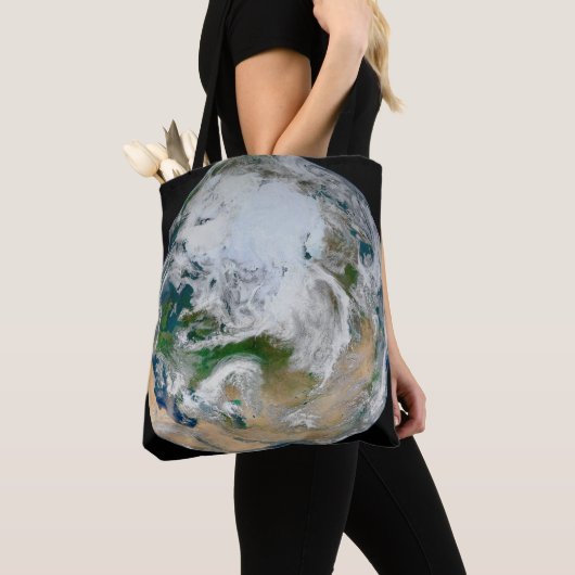 北極圏、ヨーロッパ、アジアを示す地球。 トートバッグ (クローズアップ)