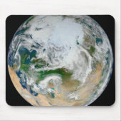 北極圏、ヨーロッパ、アジアを示す地球。 マウスパッド (正面)