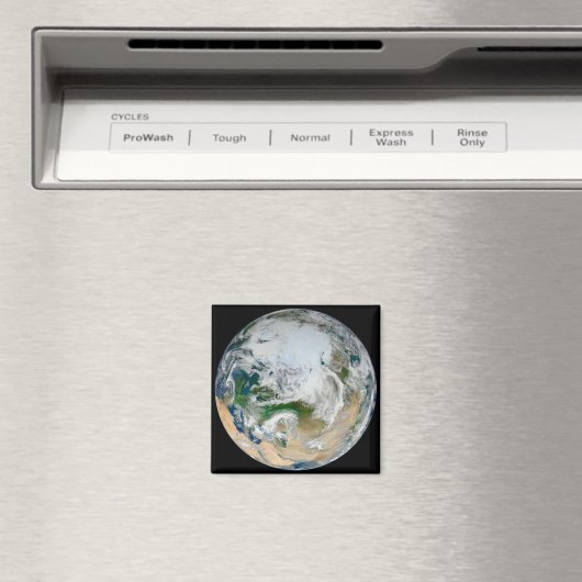 北極圏、ヨーロッパ、アジアを示す地球。 マグネット (インサイチュ (食洗機))