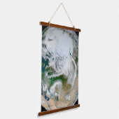 北極圏、ヨーロッパ、アジアを示す地球。 吊り下げ型タペストリー (傾斜あり)