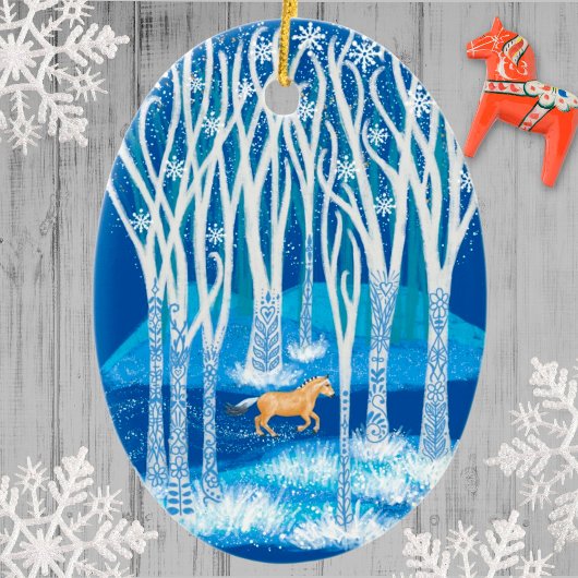 北欧の冬のフィヨルドホース セラミックオーナメント