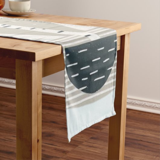 北欧の山と樺の木の木 ショートテーブルランナー (インサイチュ)