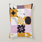 北欧の幾何学的:手書きのアートワーク。 アクセントクッション (正面(垂直))