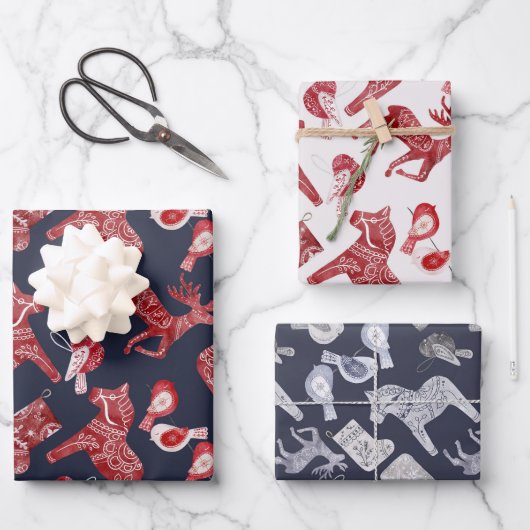 北欧ダーラ馬 モミジ 赤 青 クリスマス ラッピングペーパーシート (正面)