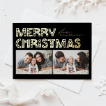 北欧2枚のフォトクリスマス（黒） 箔シーズンポストカード<br><div class="desc">スカンジナビア応援を搭載したカスタマイズ可能な2枚の写真のクリスマスポストカードで休日のタイポグラフィを送信す魅力的る。この金ゴールドフォイルのクリスマスポストカードは美モダン美とフェスティバル精神を融合し、あなたの写真の2つをショーケースでお気に入りのきる。このモダンタイポグラフィは、スカンジナビアスタイルの本質を捉えたミニマルデザインによって補完され、あらゆる休日テーマに最適である。自分のメッセージでカードをパーソナライズし、家族の休日の瞬間を反映した写真を選択し、愛する人々が大切にする記念品を作成する。カード高品質ストックに印刷され、このカードは耐久性と楽しさの両方であり、友人や家族との暖かい願いや思い出を共有する素晴らしい方法を作る。スタイル祝のシーズンとあなたの休日の挨拶を本当に特別な特別な私たちのカスタマイズ可能な2写真のクリスマスカード！</div>