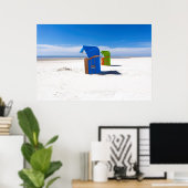 北海のビーチの椅子2つ ポスター (ホームオフィス)