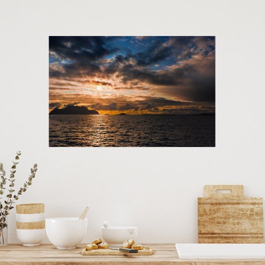 北海の夕日の写真プリント。ノルウェー,アレスンド ポスター (キッチン)