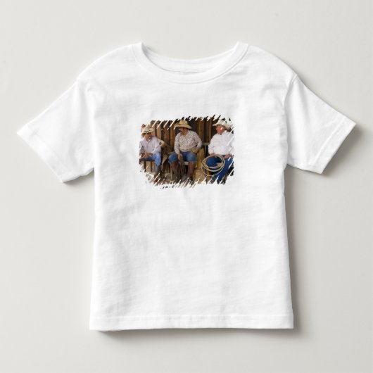 北米, アメリカ。くつろぐカウボーイたちと トドラーTシャツ (正面)