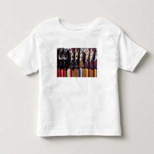 北米,アメリカ,ニューメキシコ州,サンタフェ。カウボーイブーツ トドラーTシャツ