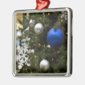 北米.ツリー上のクリスマスの装飾。 メタルオーナメント (左)