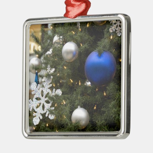 北米.ツリー上のクリスマスの装飾。 メタルオーナメント (左)