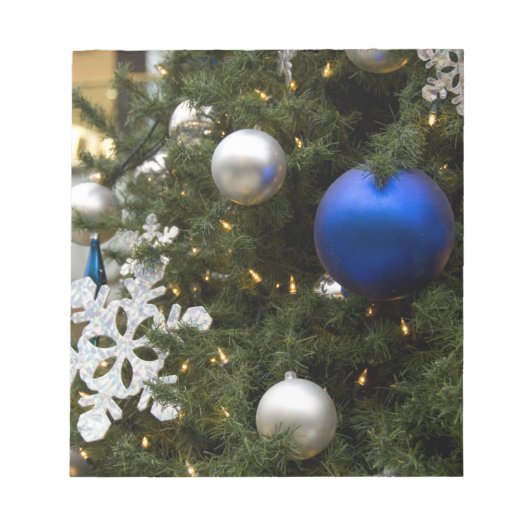 北米。ツリー上のクリスマスの飾り ノートパッド (正面)