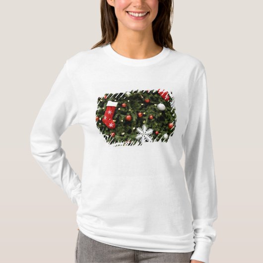 北米。ツリー上のクリスマス装飾。2 Tシャツ (正面)