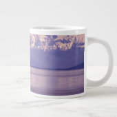 北米、米国、アラスカ、インサイド・パッセージ。 ジャンボコーヒーマグカップ (右)