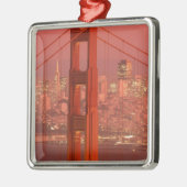 北米、米国、カリフォルニア、サンフランシスコ。 メタルオーナメント (左)